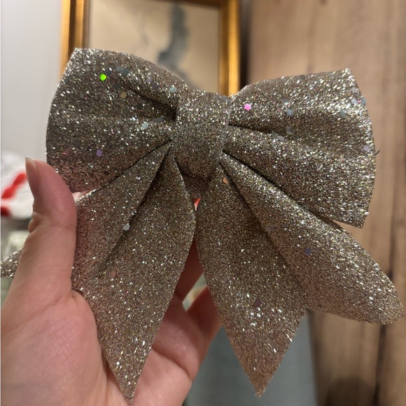 ✨🎄🎀 Silver Shimmer Christmas Bow – Set of 2 - Picture 4 of 7